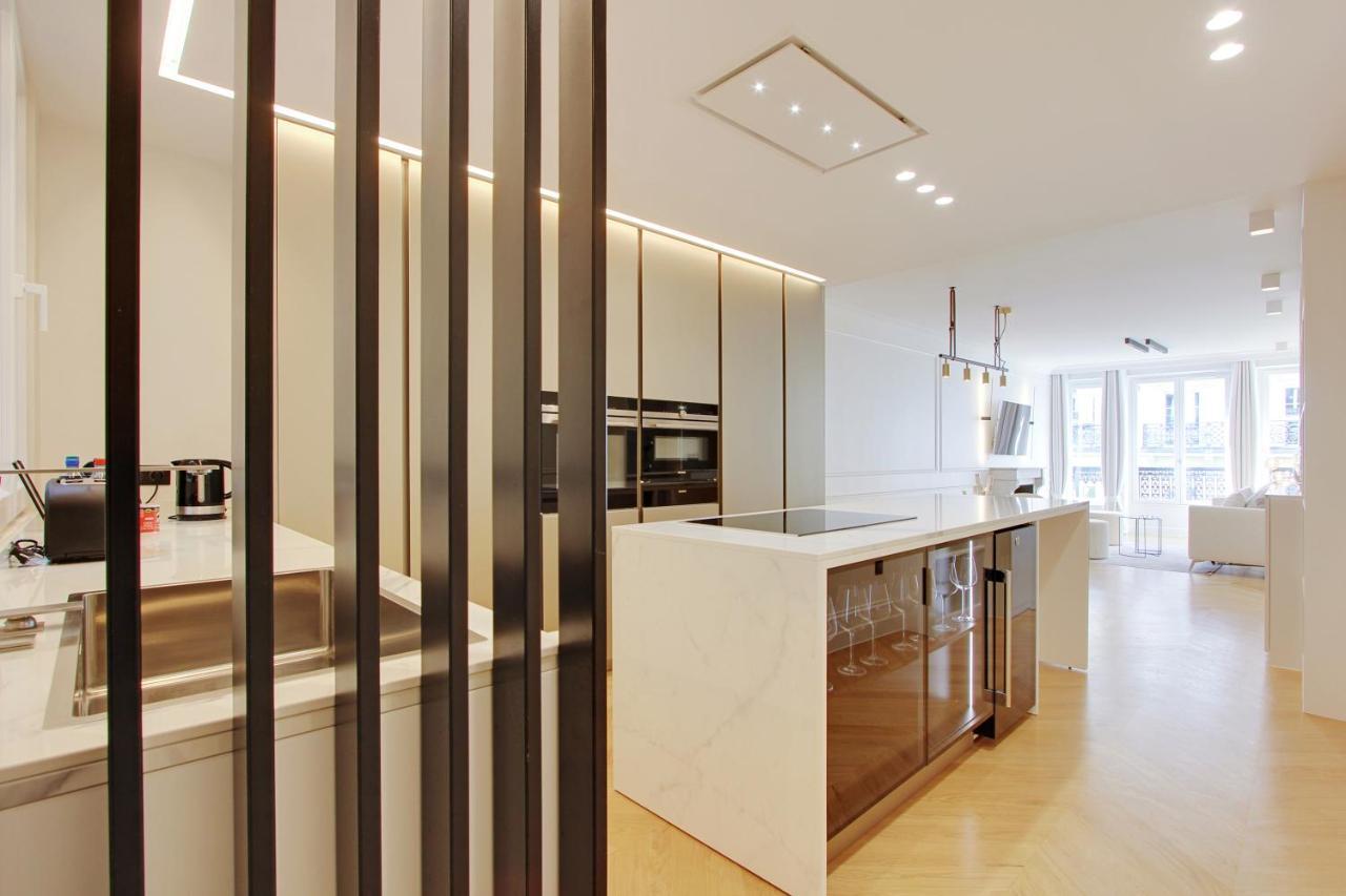 Stunning Apartment With View At The Very Heart Of Париж Екстериор снимка
