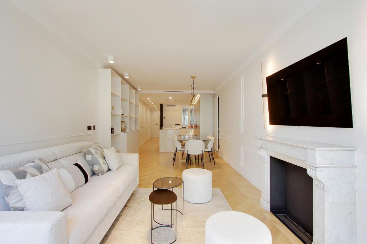 Stunning Apartment With View At The Very Heart Of Париж Екстериор снимка